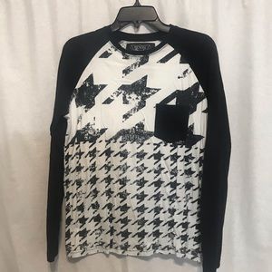 Broken thread T-shirt size small